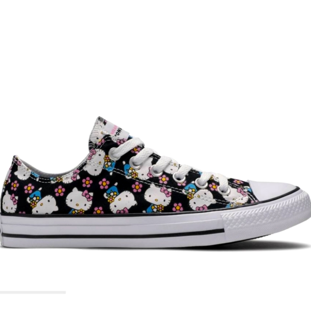 Chuck Taylor Hello Kitty X Low Top Converse